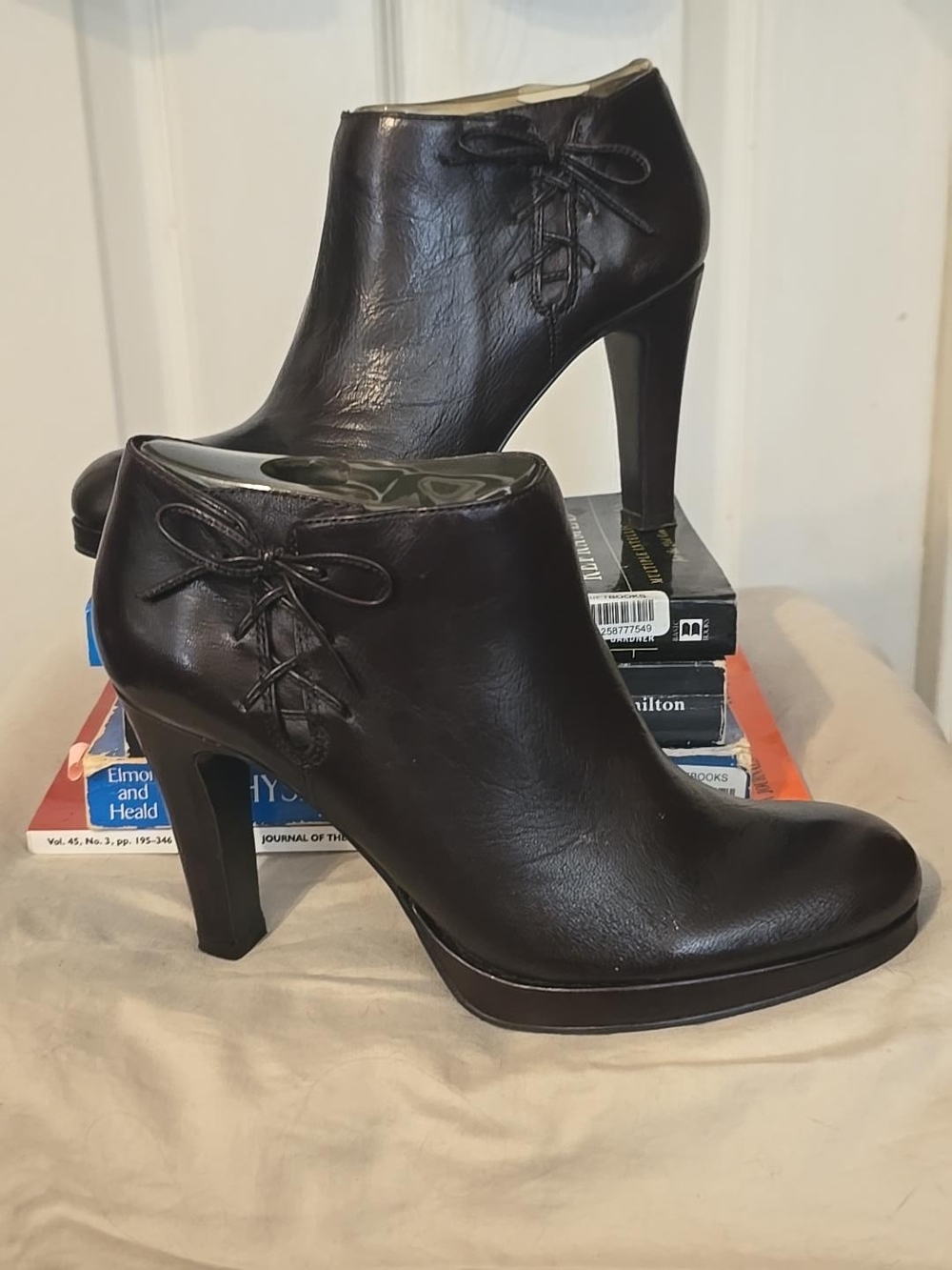 Bandolino Women’s 6M Black Leather Corset Lace Up Platform Heel Booties